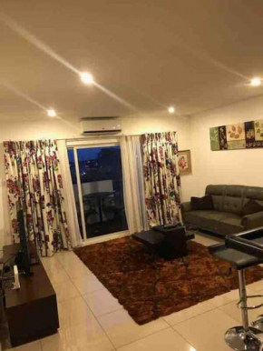 Luxury 2bedroom fully furnished Apt at the Gallery